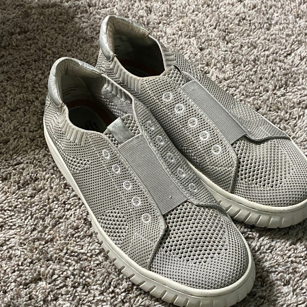 Sofft Women's Slip-On Knit Sneakers in Light Gray